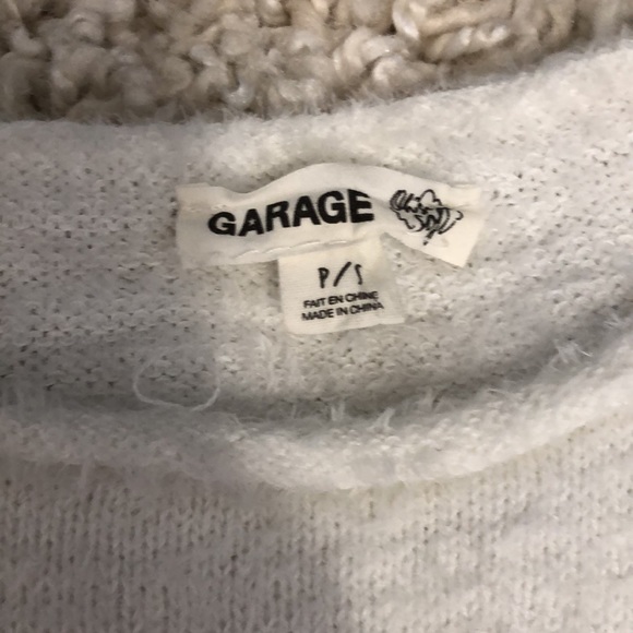 White fuzzy crop top - Picture 2 of 4